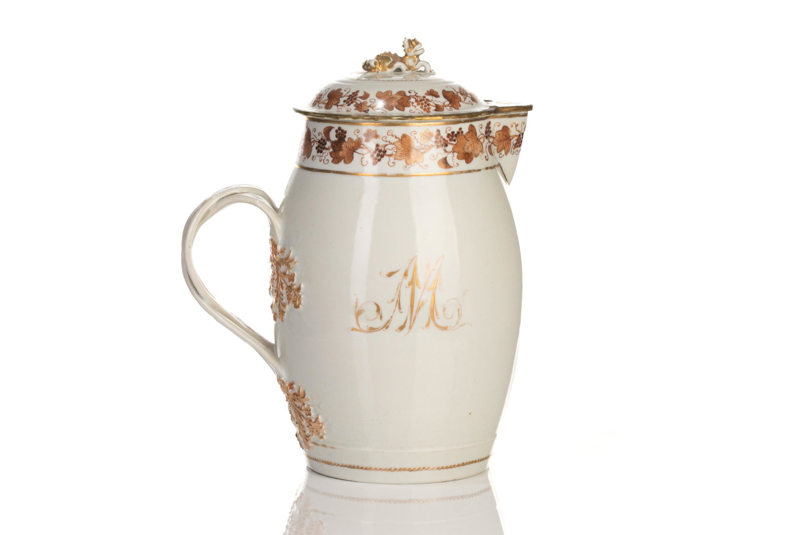 CHINESE EXPORT GRAPES AND VINE PORCELAIN PITCHER (1 of 4)