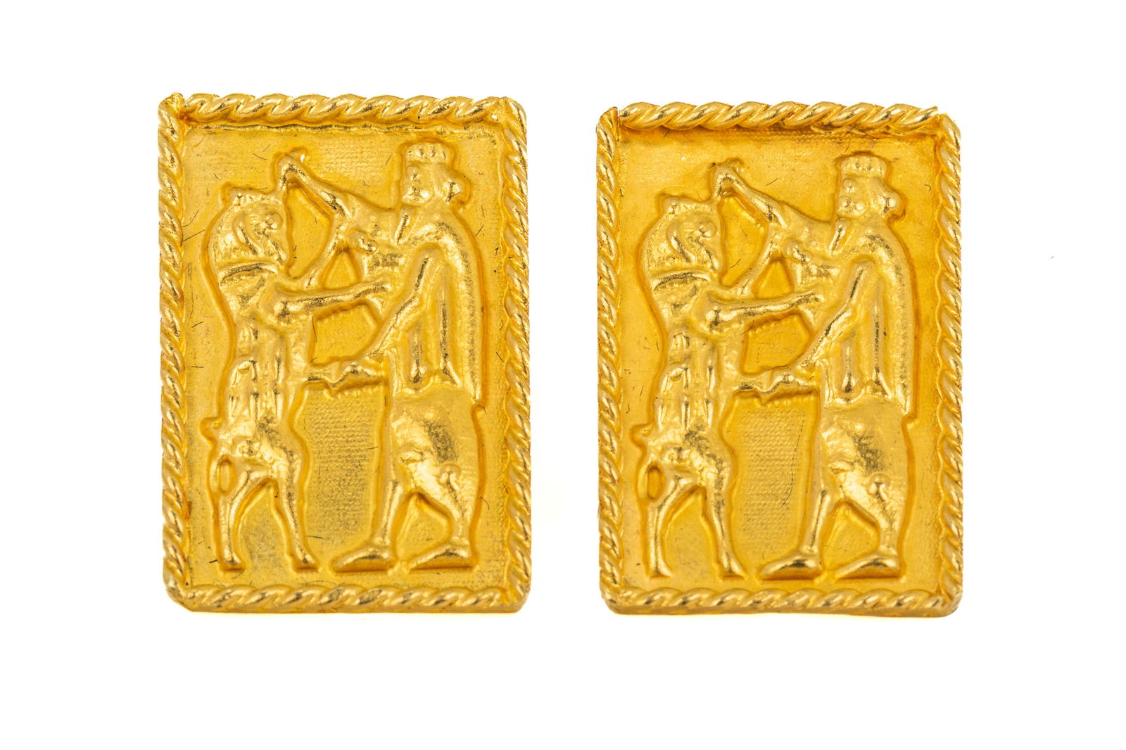 PAIR OF 18K YELLOW GOLD STUD EARRINGS, 4.5g: A pair of vintage 18k yellow gold rectangular shaped earrings, depicting the Greek mythological scene of "Theseus slaying the Minotaur". Marked 750.L. 2cm