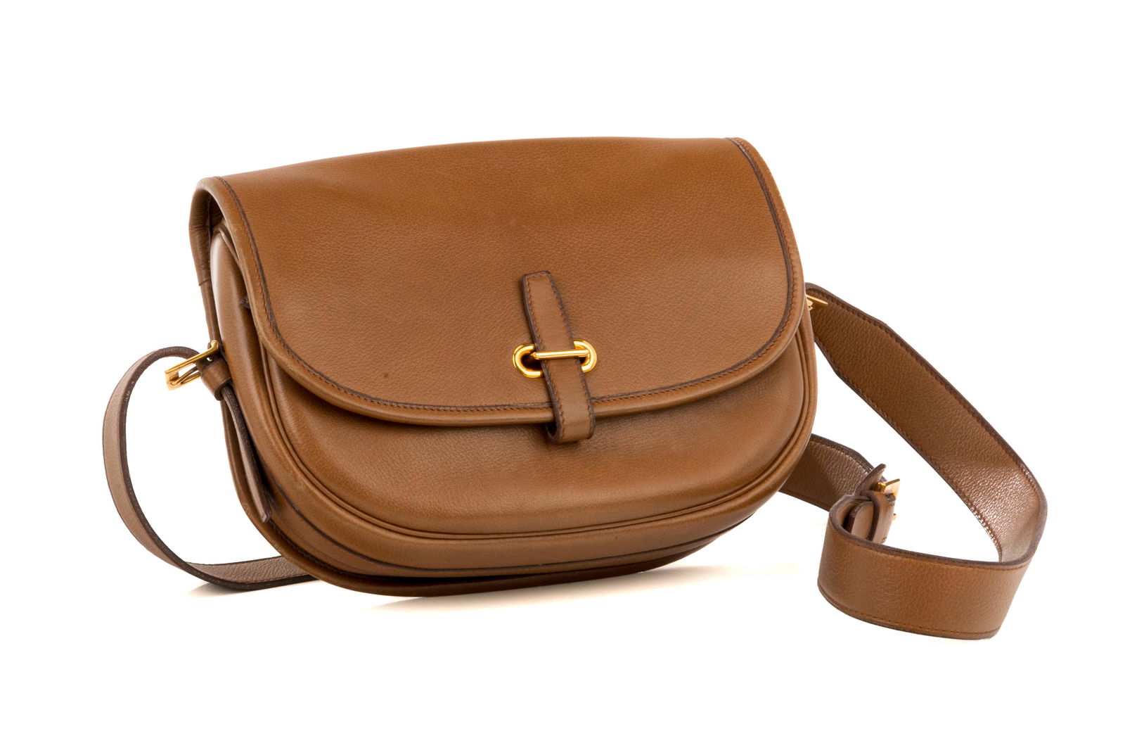 VINTAGE HERMES BALLE DE GOLF COURCHEVAL FLAP BAG: Camel coloured leather with gold-tone hardware and removable/adjustable strap. H. 7" x L. 9" x D. 2.5"