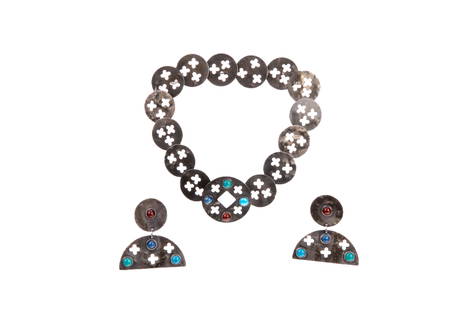 MARTHA STURDY NECKLACE AND PAIR OF EARRINGS: A silvered metal statement necklace by Canadian designer Martha sturdy, set with cabochon semi-precious stones, together with a matching pair of drop earrings, stud backings, circa1980's, with