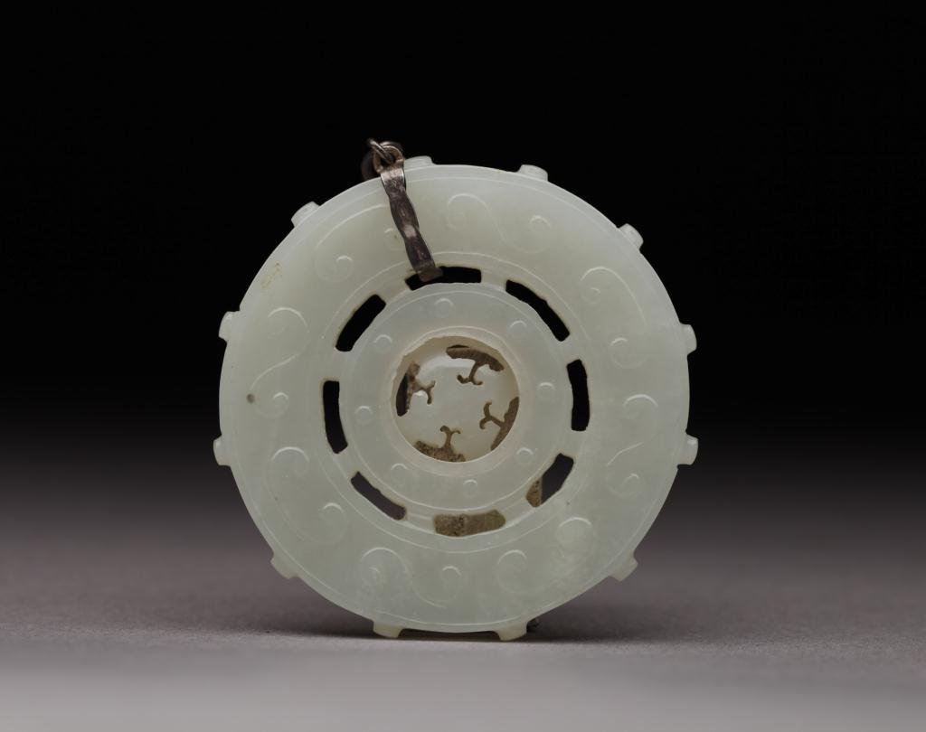 CHINESE CARVED WHITE JADE BI-DISC PRAYER WHEEL: Of three interlocking and mobile discs, with geometric designs. D. 5.4 cm (2 1/8 in.)