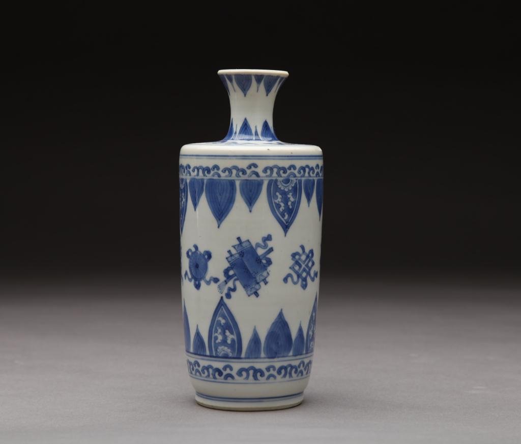 CHINESE KANGXI BLUE AND WHITE ROULEAU VASE: Decorated with three continuous "fu" symbols, bordered by eight Buddhist emblems. H. 18cm (7 in.)