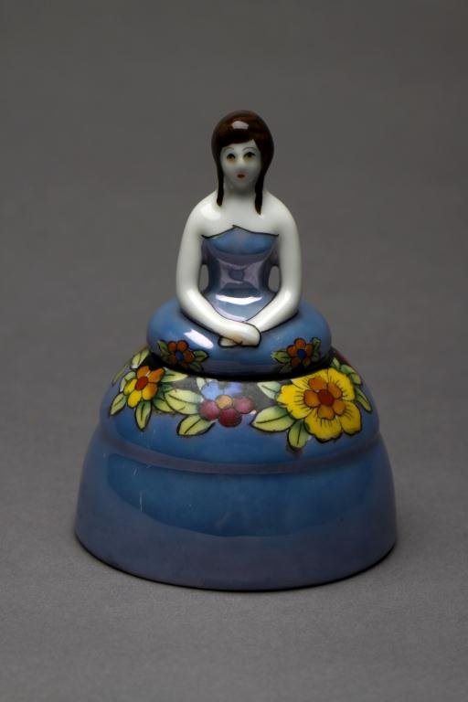 NORITAKE FIGURAL INKSTAND: Blue lustre dress with painted flowers. Green M-in-Wreath, H 11 cm. (4 3/8 in.)