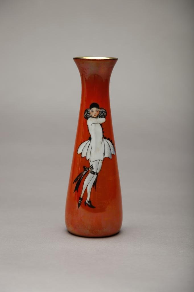 NORITAKE ORANGE LUSTRE VASE: With a painted Pierrette. Red M-in-Wreath, 29.1. H 21.6 cm. (8 1/2 in.)