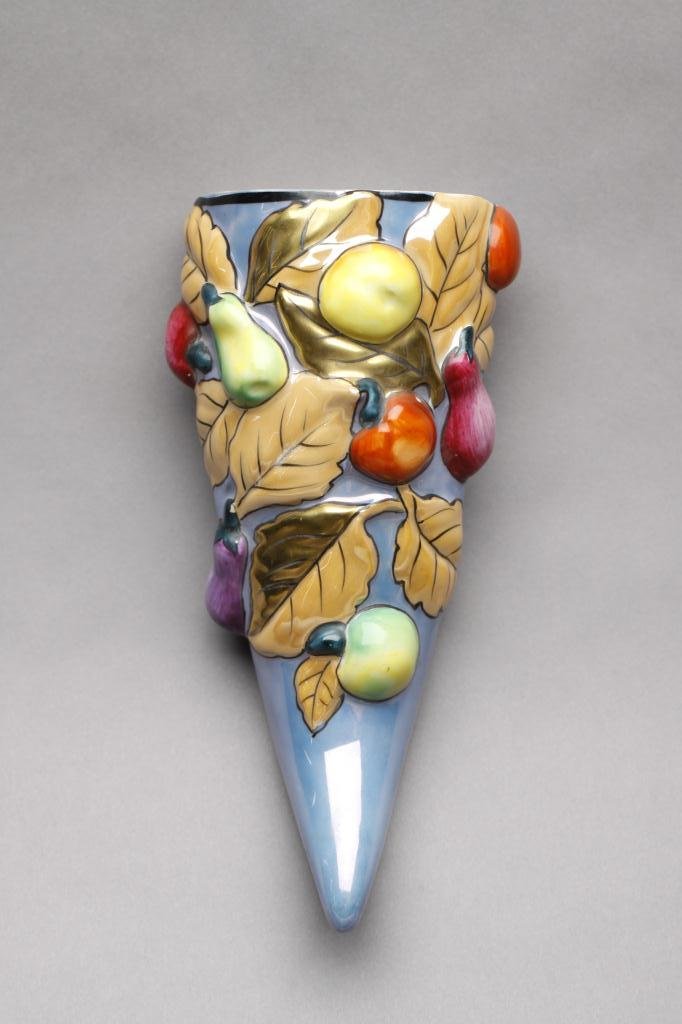 NORITAKE MOULDED WALL POCKET: Cornucopia-form with relief fruits and vegetables. Red M-in-Wreath, H 20.5 cm. (8 1/8 in.)