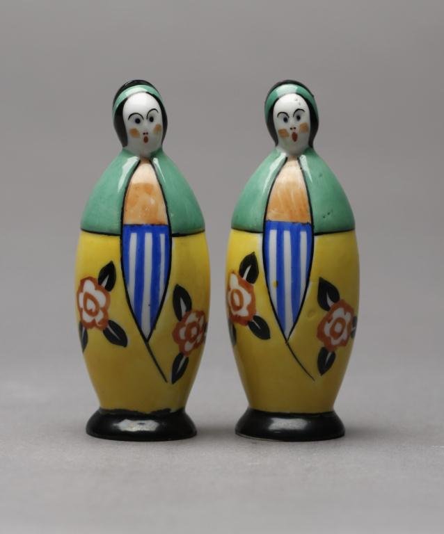 NORITAKE FIGURAL SHAKERS: Of ladies in cloaks with matte patterned glaze. Red Japan, H 10.2 cm. (4 in.)