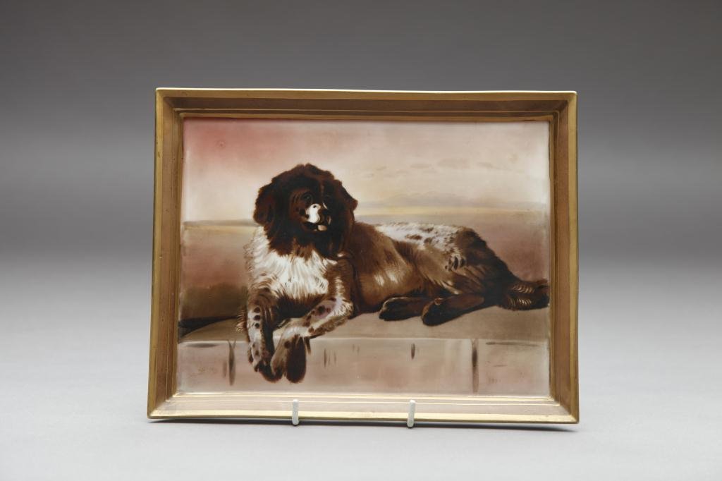 NIPPON HAND PAINTED RECTANGULAR PLAQUE: With a reclining St. Bernard. Green M-in-Wreath, W 26 cm. (10 in.)