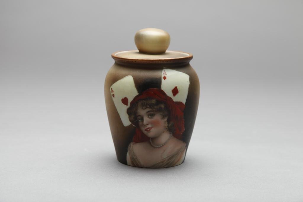 NIPPON GYPSY WOMAN HUMIDOR: Lady with two aces. Green M-in-Wreath, H 13.3 cm. (5 1/4 in.) Minor wear to rim of lid
