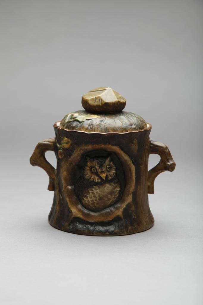 EARLY NORITAKE MOULDED OWL HUMIDOR: Moulded as a tree trunk with a perched owl (restoration to lid). Green M-in-Wreath, H 18.1 cm. (7 1/8 in.) Large break to lid with professional restoration