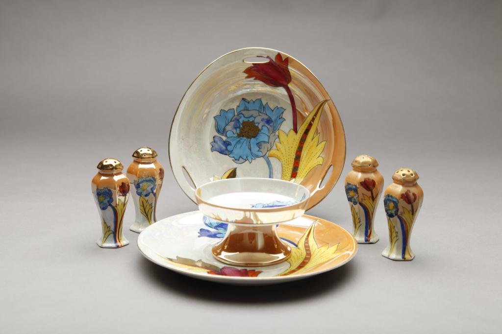 LOT OF NORITAKE PARROT TULIP WARES: Including a chip & dip, bowl and two pairs of shakers. Red M-in-Wreath, Dia of bowl 22.5 cm. (8 7/8 in.)