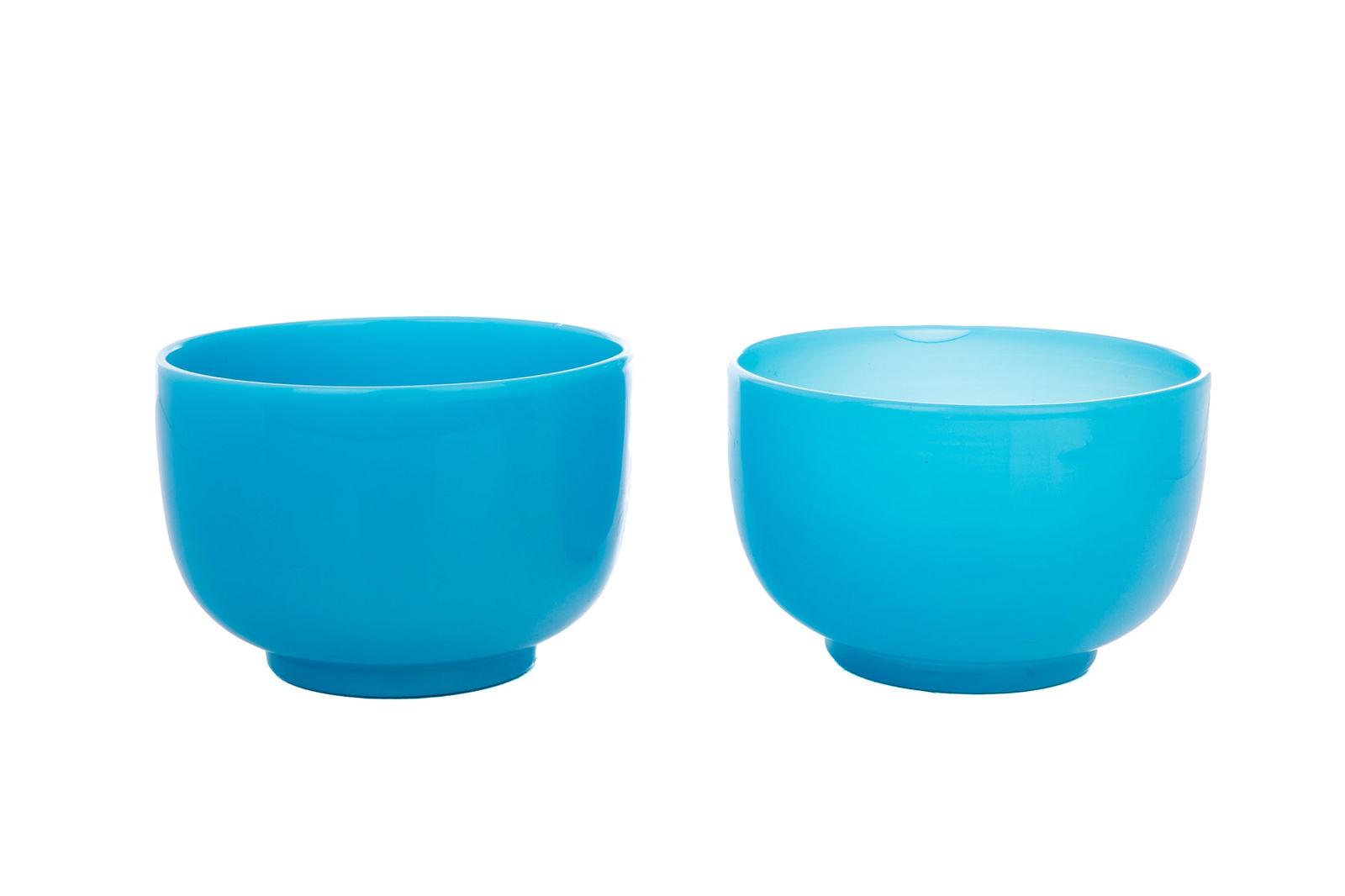PAIR OF CHINESE TURQUOISE PEKING GLASS CUPS: Opaque robins egg blue rounded bowls. H. 7.2 cm (2 7/8 in.), Dia. 11.4 cm (4 1/2 in.)