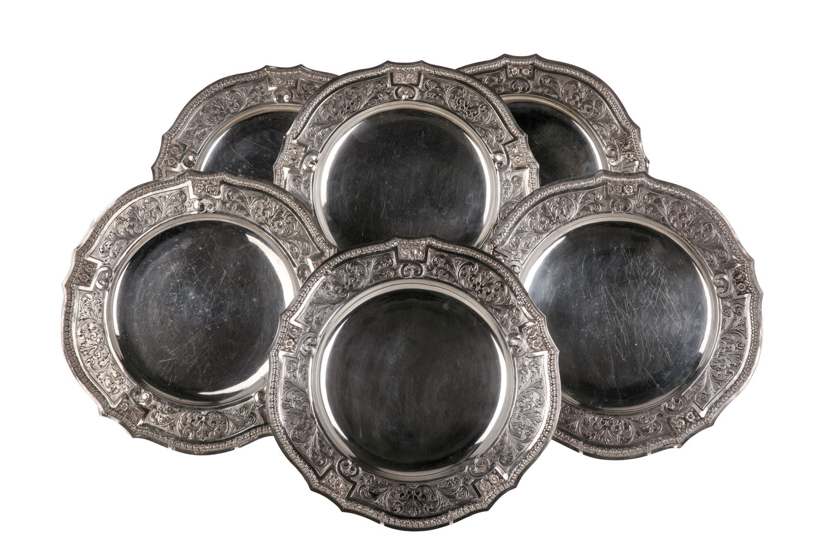 EIGHTEEN LARGE INDIAN SILVER PLATES, 7493g (1 of 4)