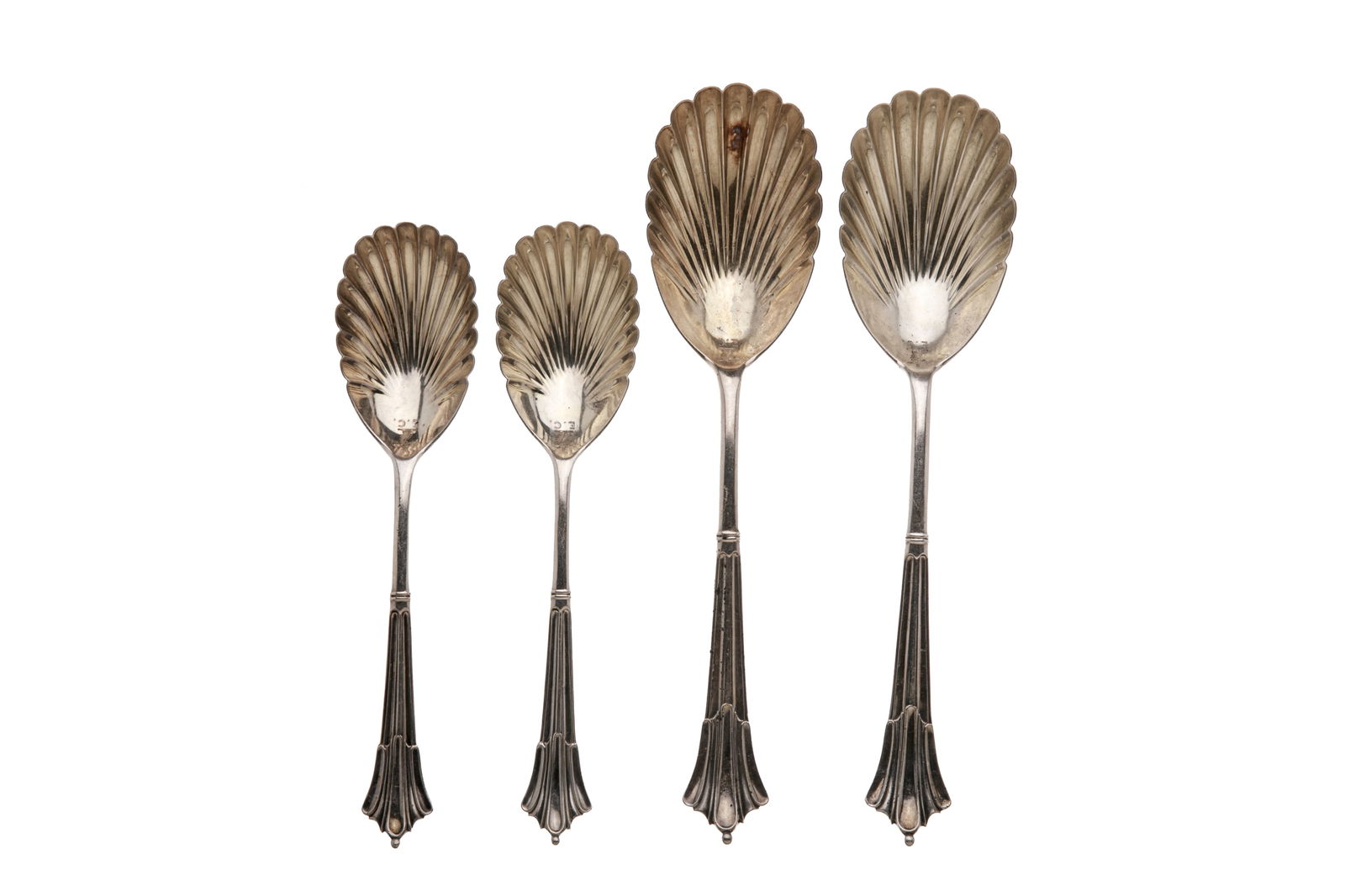 TWO PAIRS OF VICTORIAN SHELL SERVING SPOONS, 283g (1 of 2)