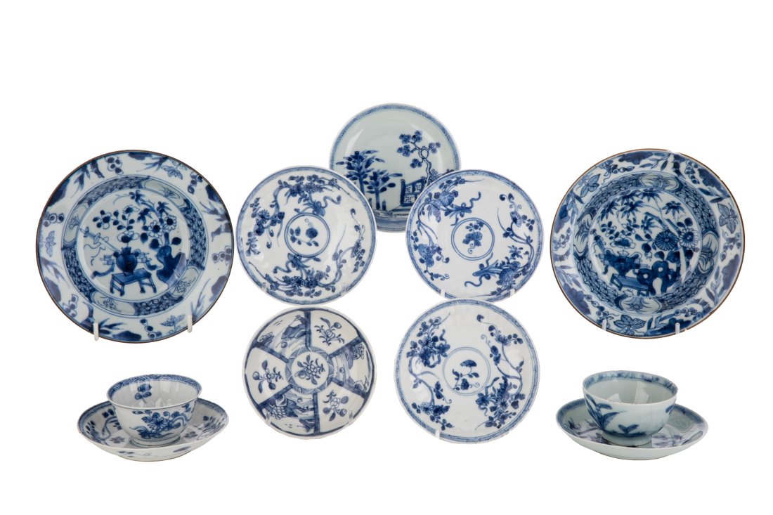 CHINESE BLUE & WHITE PORCELAIN SAUCERS AND CUPS (1 of 4)