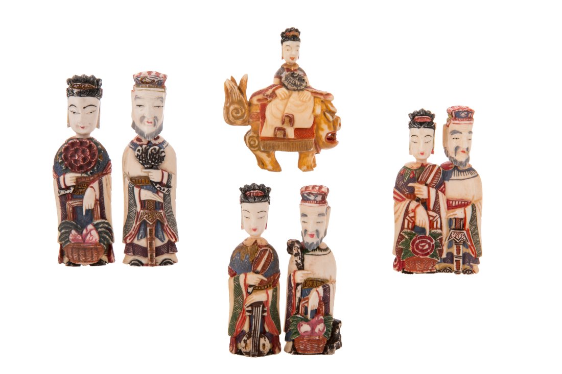 THREE PAIRS OF STAINED FIGURAL SNUFF BOTTLES: male and female, with the delicate hairstyle, garments, and draperies, being painted into polychrome vividly. H. between 7 cm (2 7/8 in.) to 9.3 cm (3 5/8 in.)
