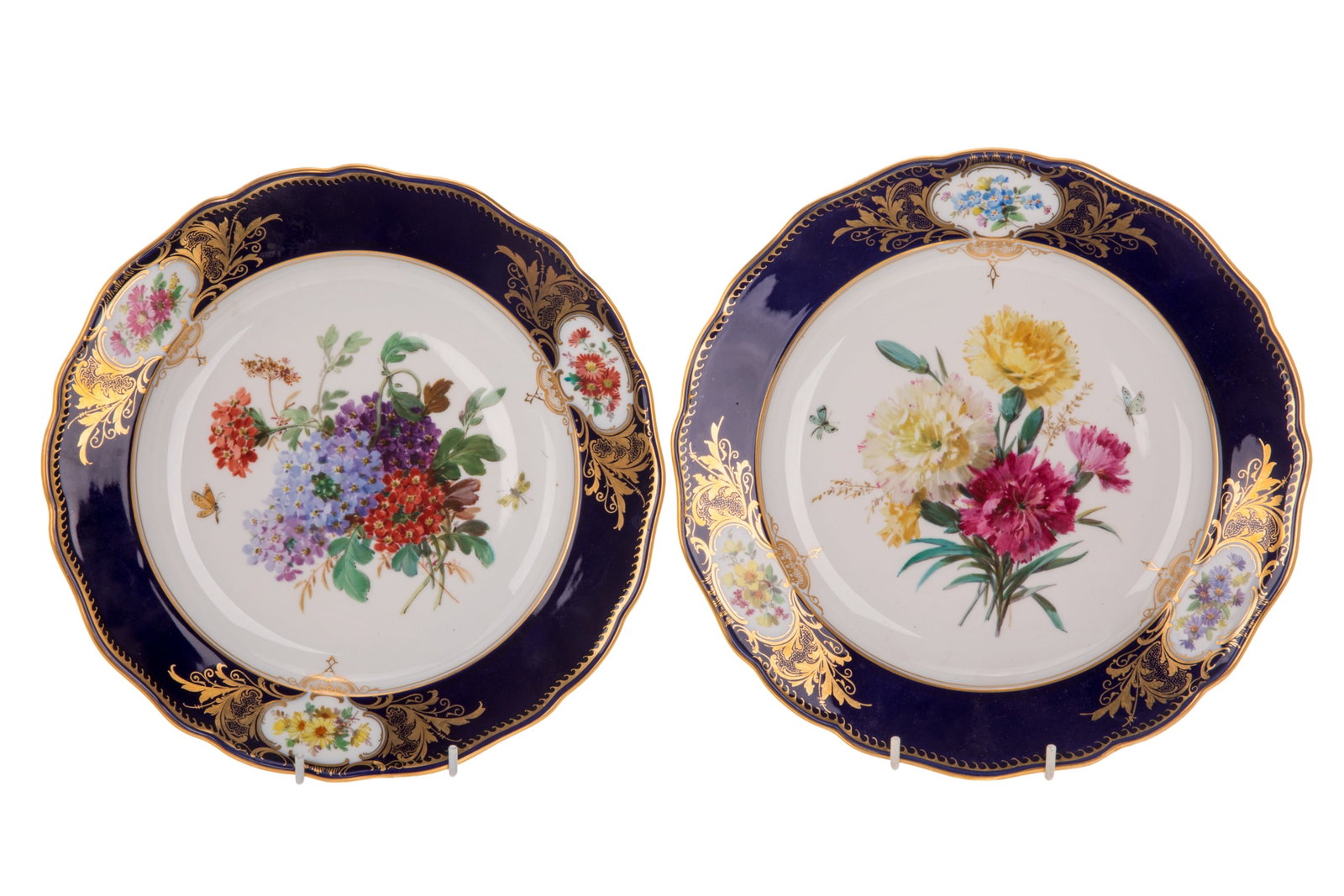 PAIR OF MEISSEN PORCELAIN CABINET PLATES: Cobalt scalloped borders with gilded accents, a mixed floral bouquet centre, Cross Swords mark, early to mid 20th C. Dia 9 3/4 in