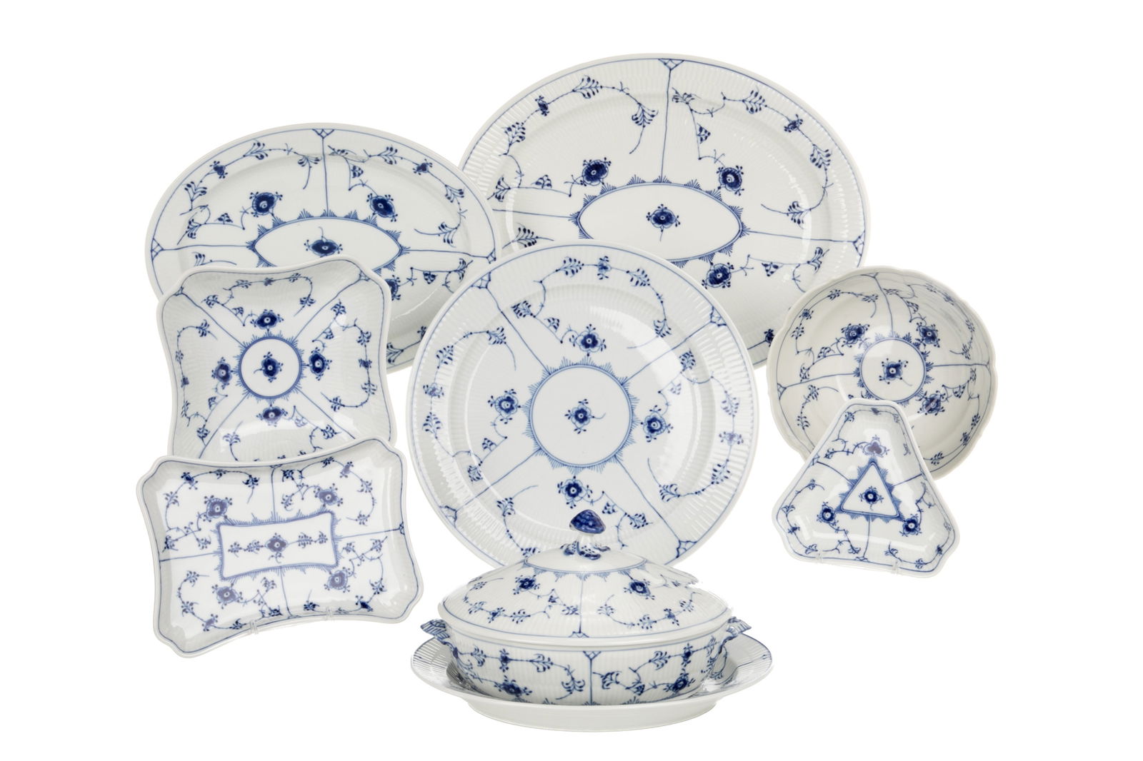 EIGHT PCS ROYAL COPENHAGEN BLUE FLUTED SERVING SET (1 of 2)