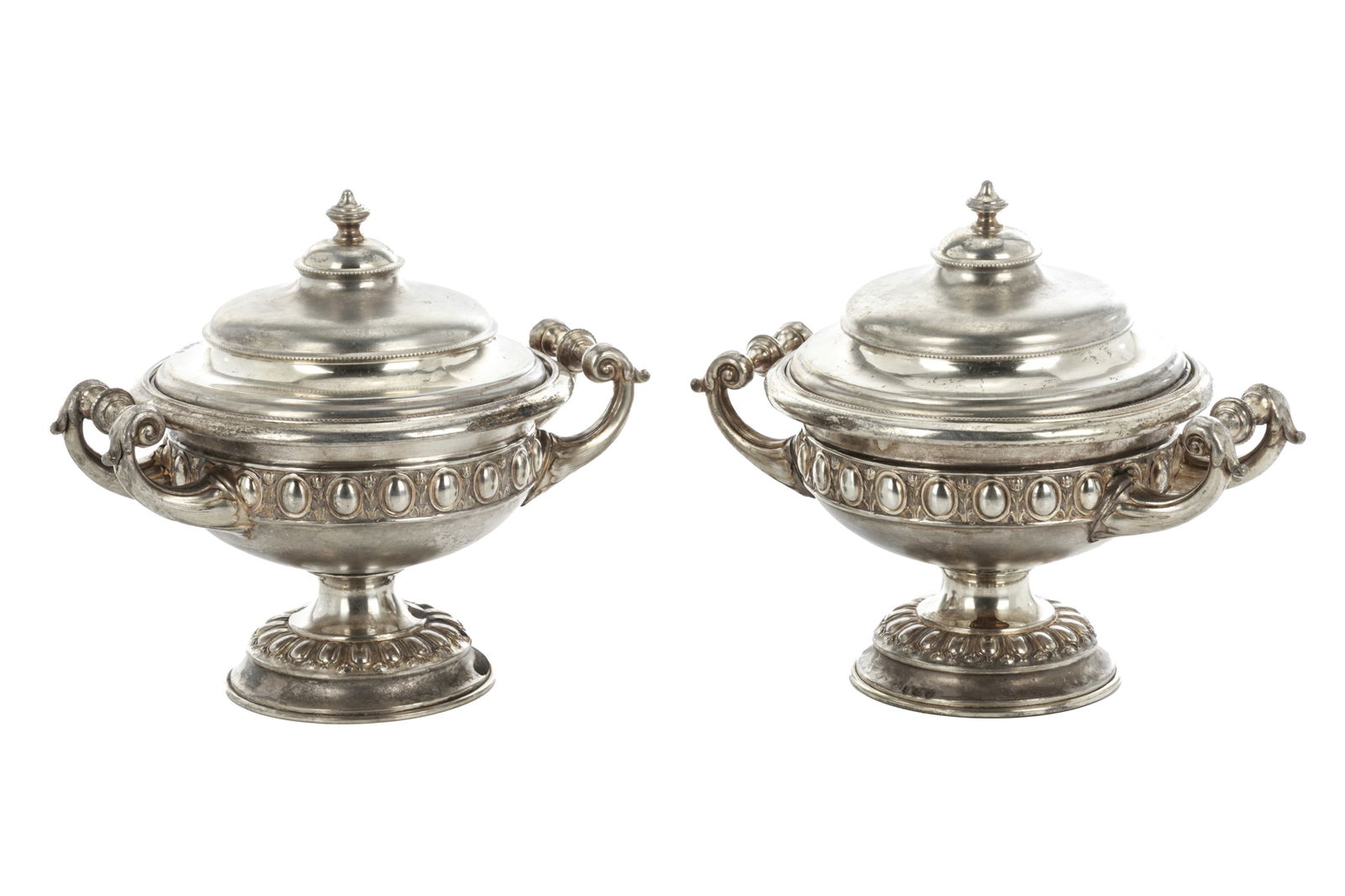 PAIR OF 19th C SILVER COVERED TUREENS, 614g (1 of 1)