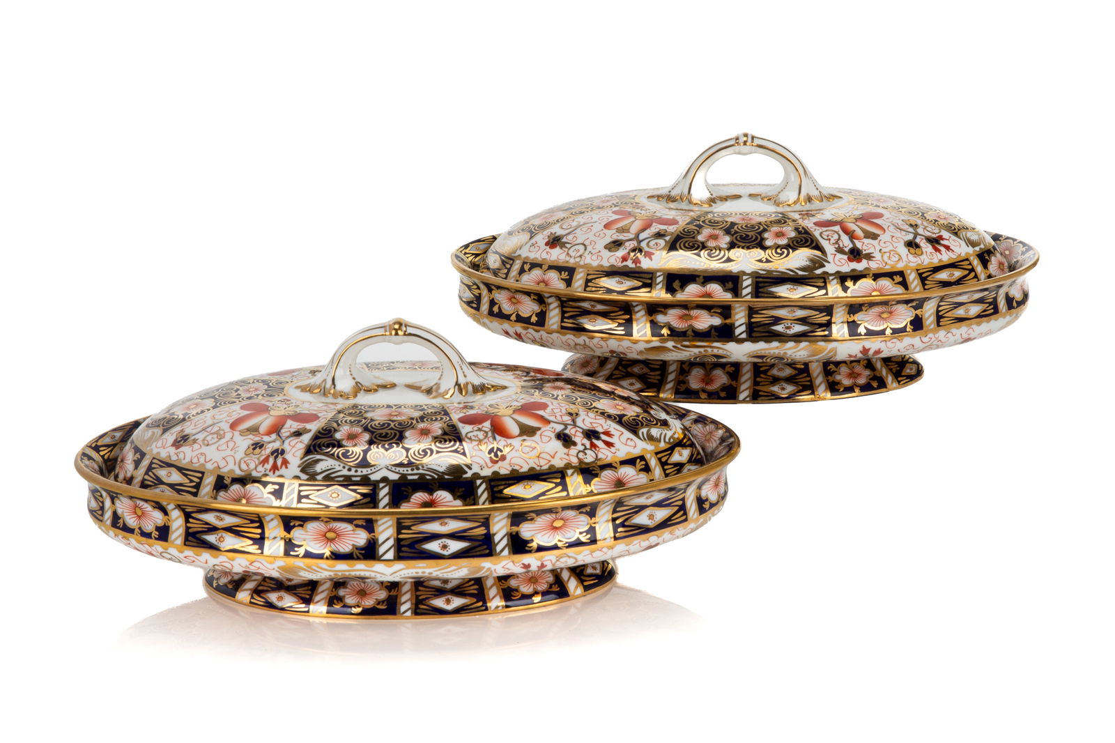 PAIR OF ROYAL CROWN DERBY IMARI COVERED TUREENS (1 of 2)