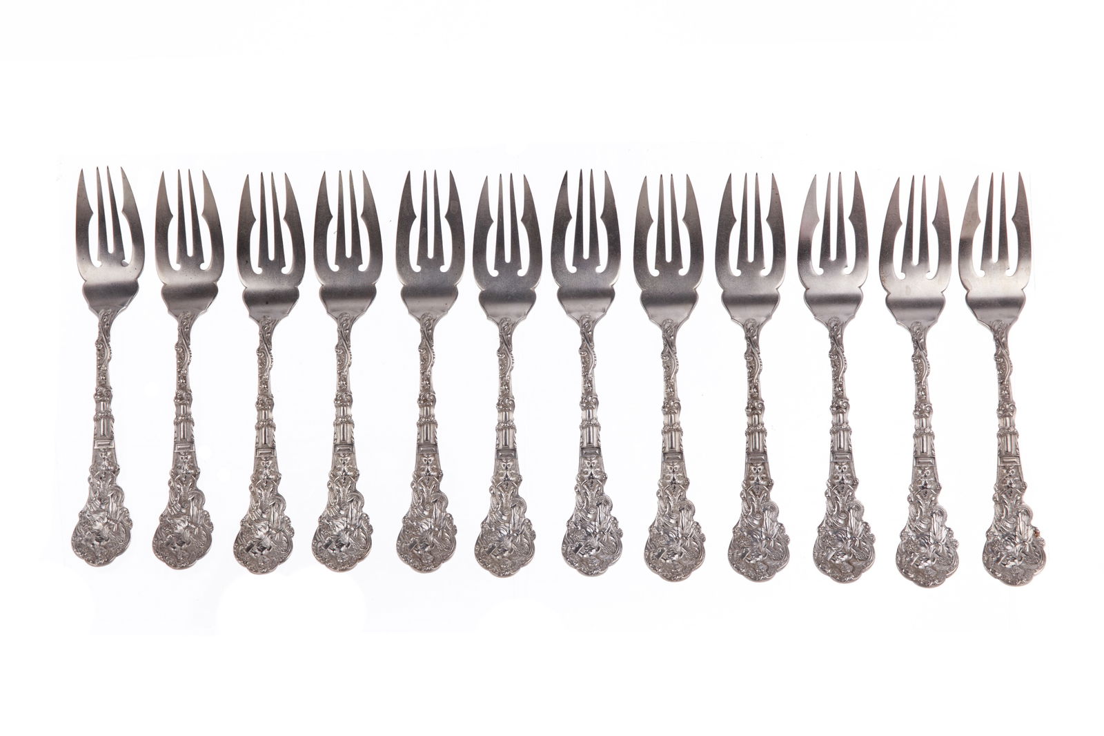 TWELVE GORHAM SALAD FORKS, 598g: Twelve Gorham forks in the 'Versailles' pattern with heavily molded handles depicting various classical motifs and the goddess Ceres. American, 19th or 20th C. L.: 15.8 cm (6 1/4 in.) 598g of weighabl
