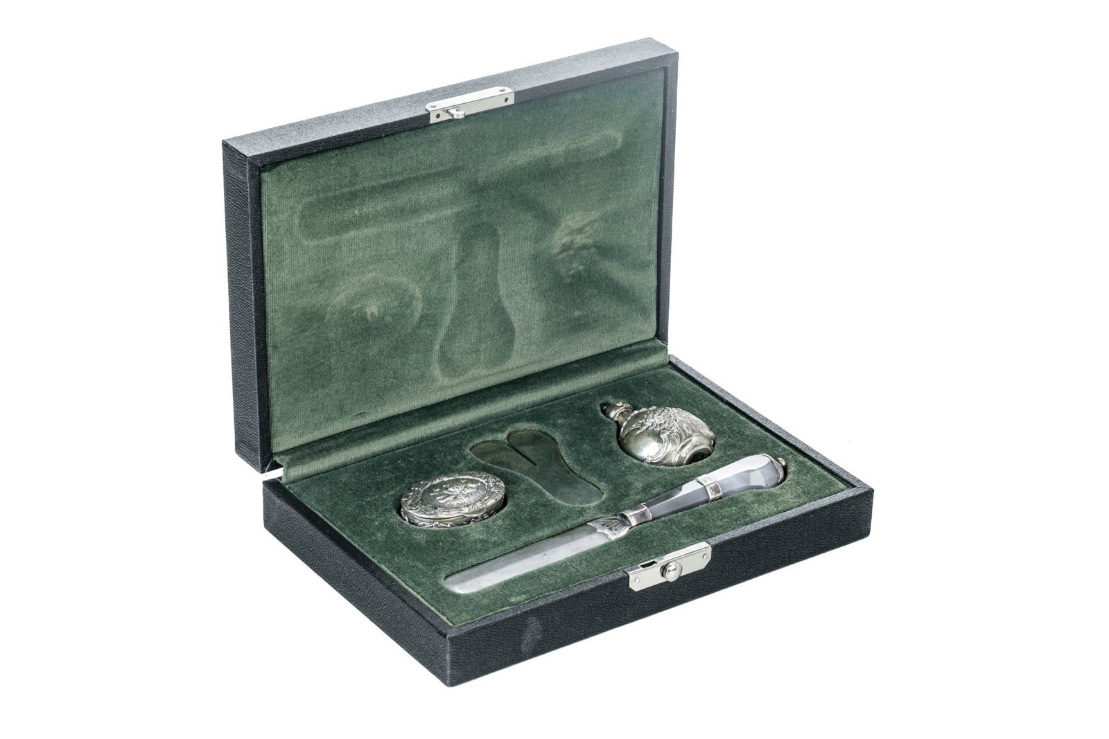 ANTIQUE GERMAN SILVER AND AGATE CIRCUMCISION SET: A four piece set, including a double sided knife, shield, small wine vessel, and sacrificial box, in fitted case, Hebrew text engraved around the knife, German crescent moon marks to box. L. of knife: