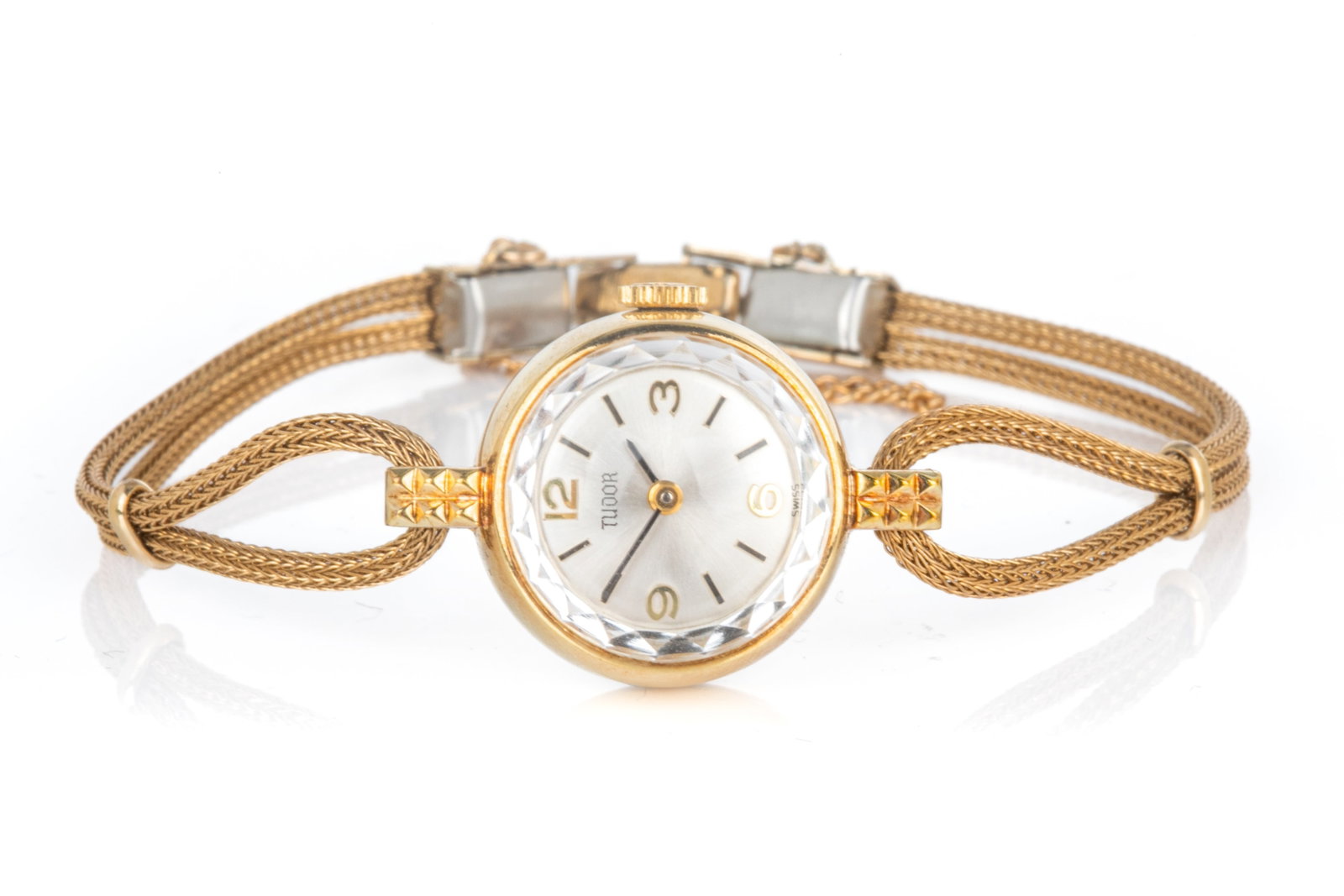 VINTAGE LADIES GOLD PLATED TUDOR WRIST WATCH. 9.9g: A vintage ladies gold-plated wrist watch, clasp marked 10k gold plated. L. 14cm