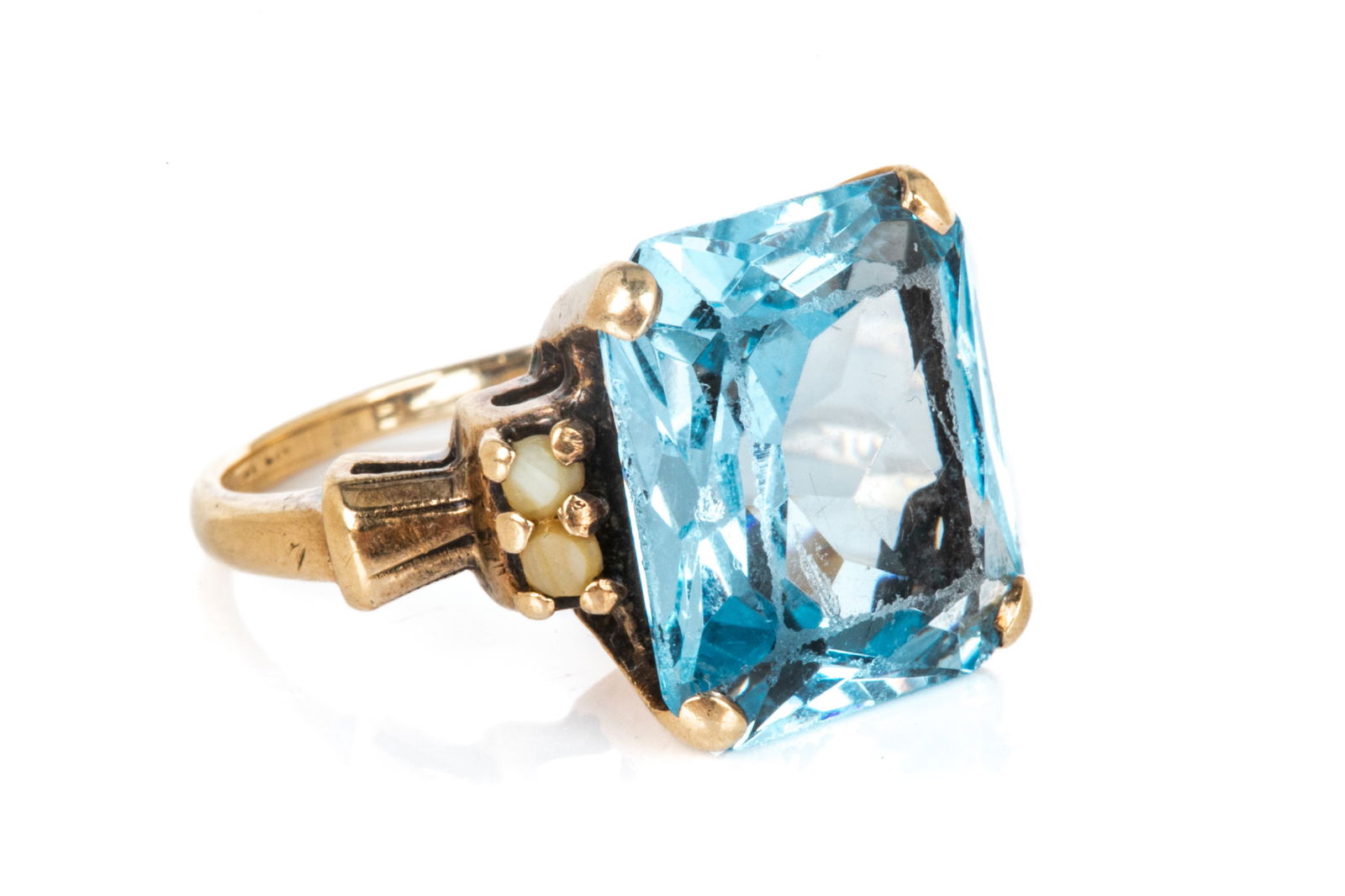 10K GOLD AND BLUE TOPAZ COCKTAIL RING, 5.5g (1 of 3)