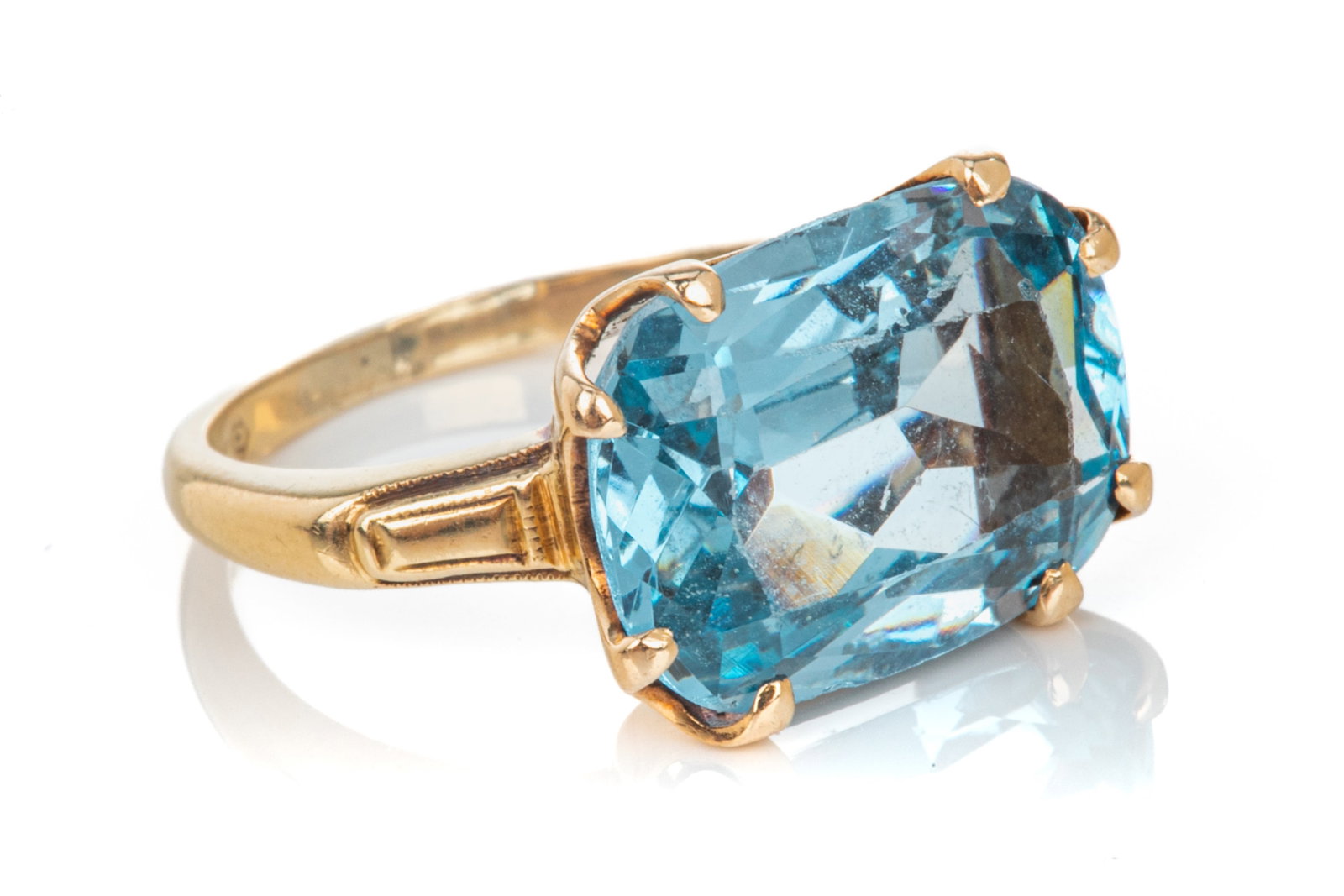 14K YELLOW GOLD AND AQUAMARINE RING, 3.6g: A 14k yellow gold dress ring, set with an emerald cut aquamarine, approximate total weight of aqua: 4.00ct. Marked 14k, size 4.