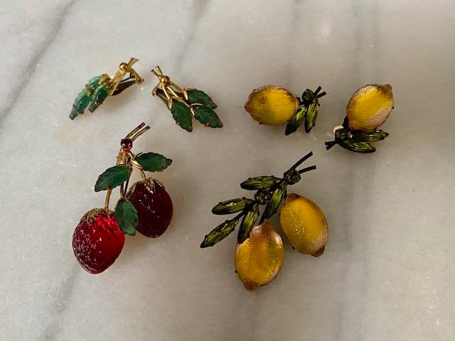 TWO AUSTRIAN RHINESTONE & GLASS FRUIT SUITES: Japanned jelly belly style lemon brooch and earrings and strawberry brooch and earrings in gilt metal. Made in Austria.