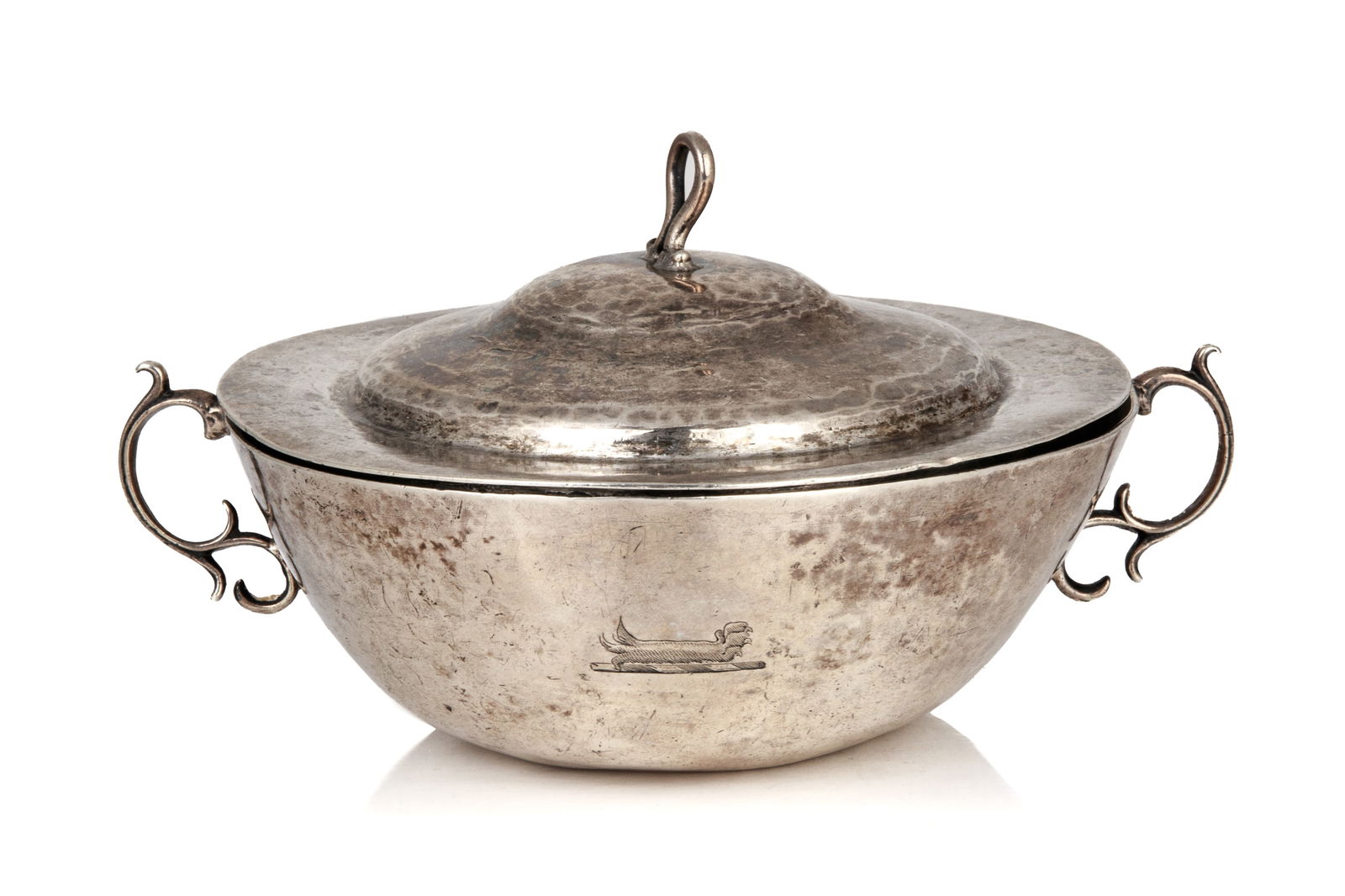 TWO-HANDLED SILVER PORRINGER, 378g (1 of 5)