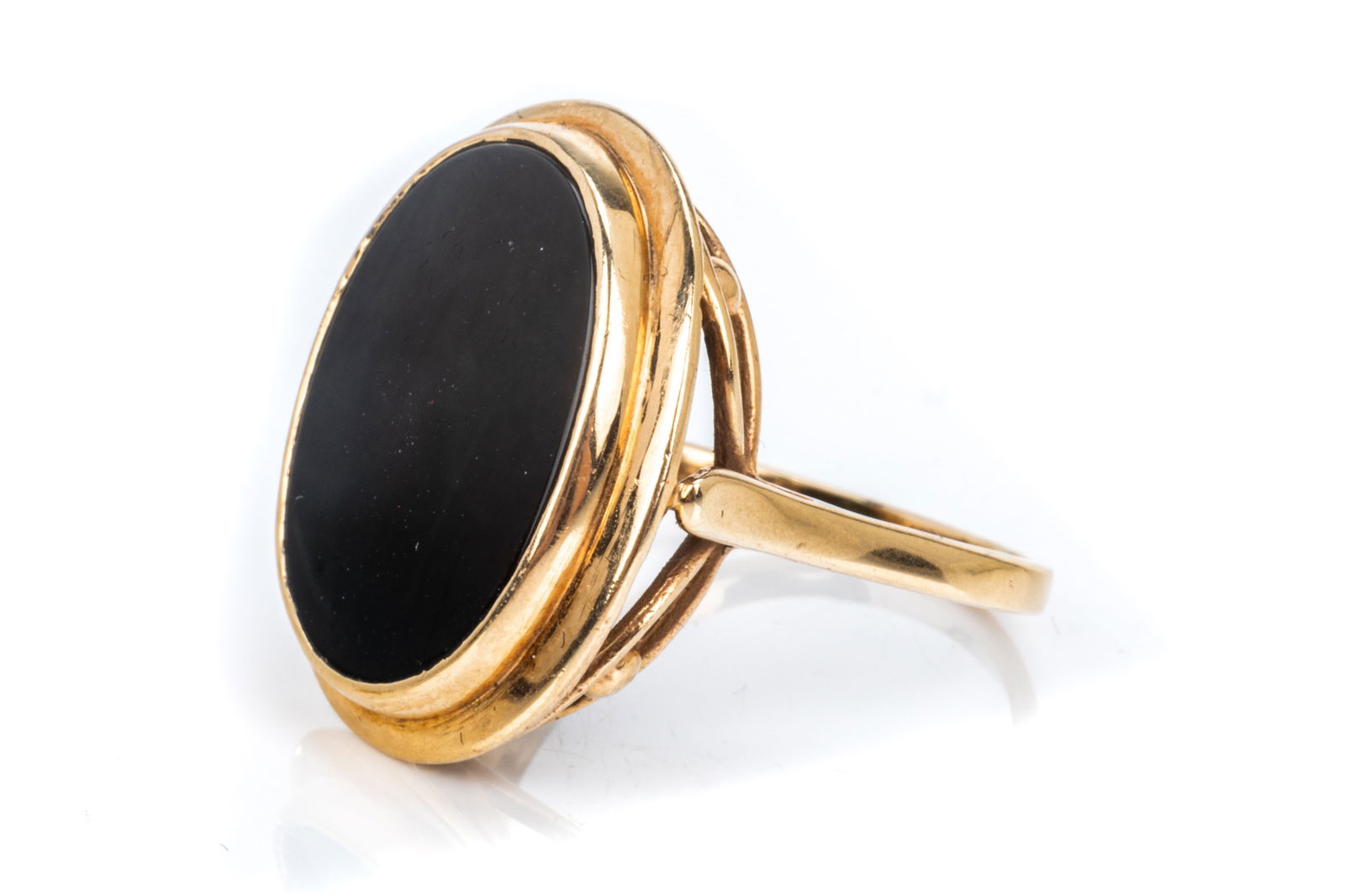 VINTAGE 10K YELLOW GOLD AND ONYX RING, 6.2g (1 of 3)