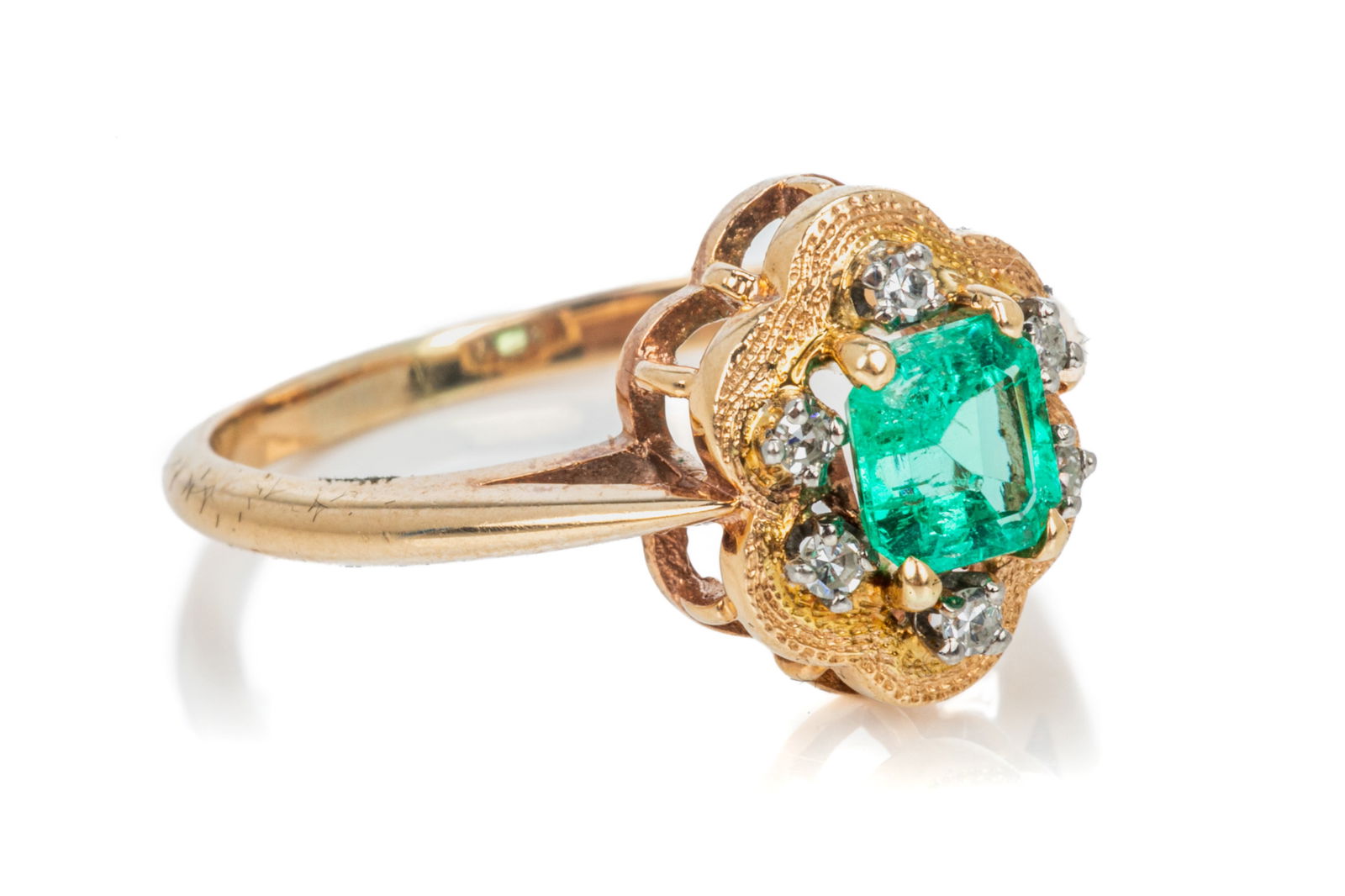 10K GOLD, EMERALD AND DIAMOND CLUSTER RING, 2.9g (1 of 3)