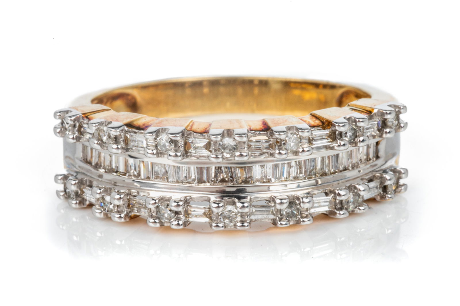 10K GOLD AND DIAMOND BAND RING, 3.3g (1 of 3)