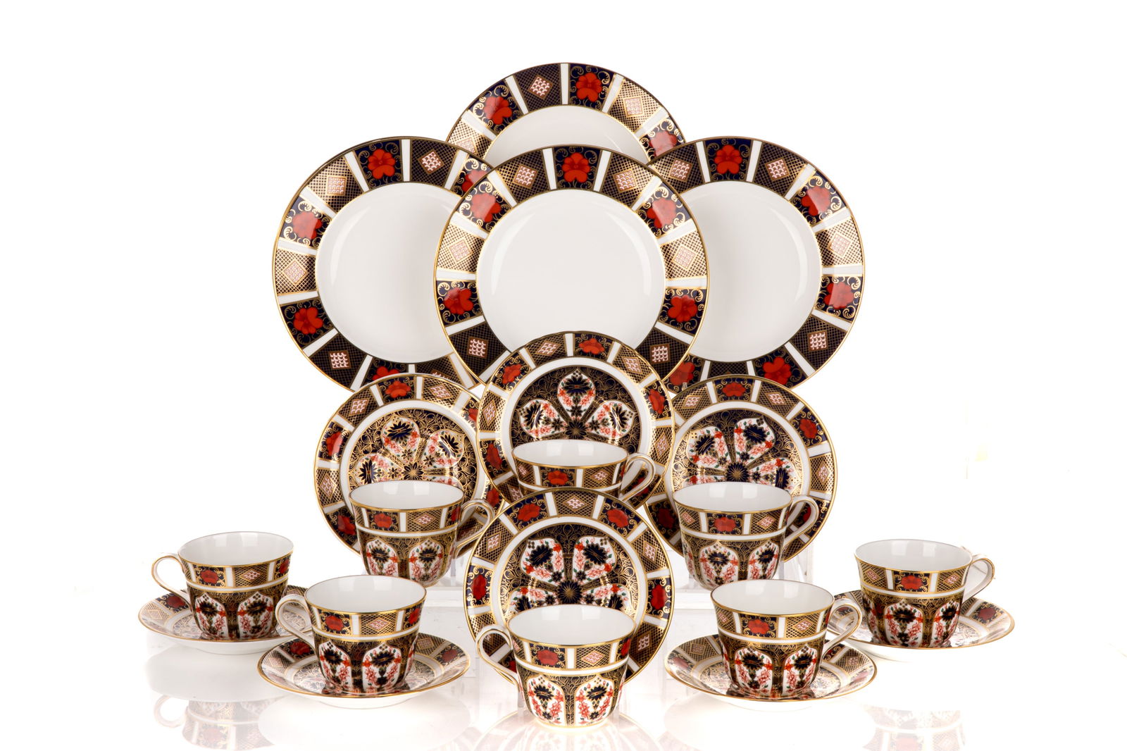 GROUP OF ROYAL CROWN DERBY 'OLD IMARI' PORCELAIN (1 of 2)