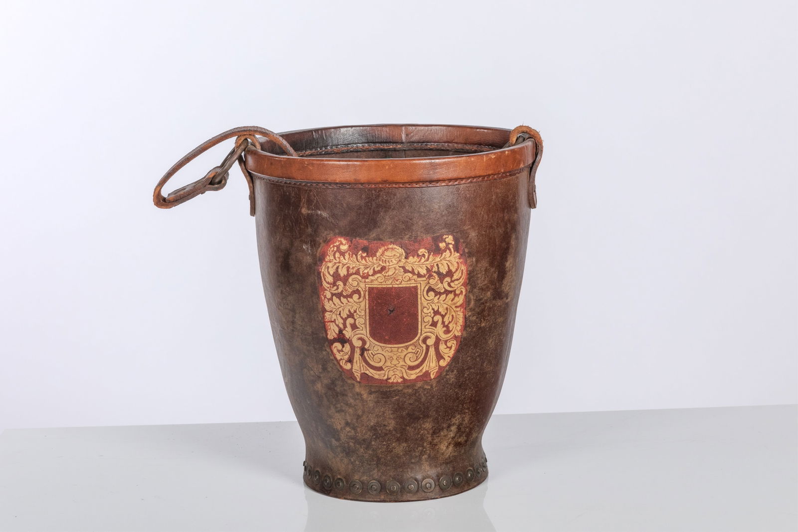 GEORGIAN PAINTED LEATHER FIRE BUCKET (1 of 4)