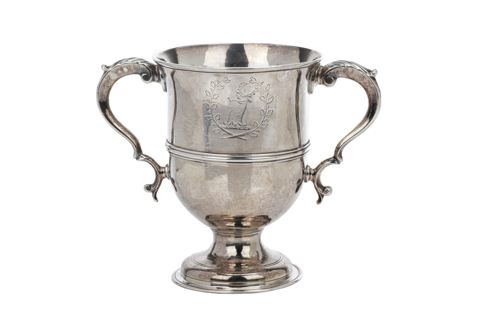 GEORGE III TWO-HANDLED SILVER CUP, 437g: An 18th century two-handled cup sometimes referred to as a loving cup. This example bears a stag's head crest. Marks for London, 1773, maker John King. H.: 13.6 cm (5 3/8 in.) 437g in total weight