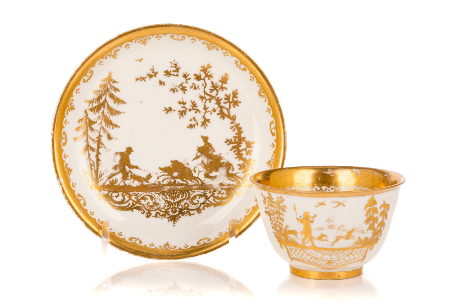 18th C MEISSEN GOLDCHINESEN TEABOWL & SAUCER: Probably Seuter workshop, Augsburg decorated chinoiserie gilt painted of figures in a boar hunt, Bottger Meissen unmarked, circa 1725. Dia saucer 12.5cm (5in)