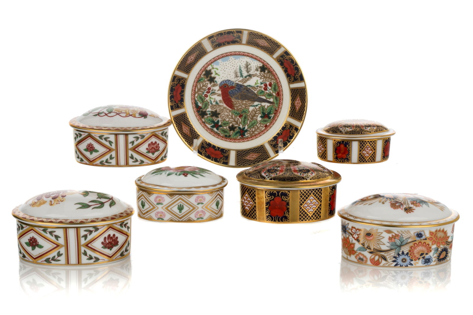 GROUP OF ROYAL CROWN DERBY PORCELAIN ITEMS (1 of 2)