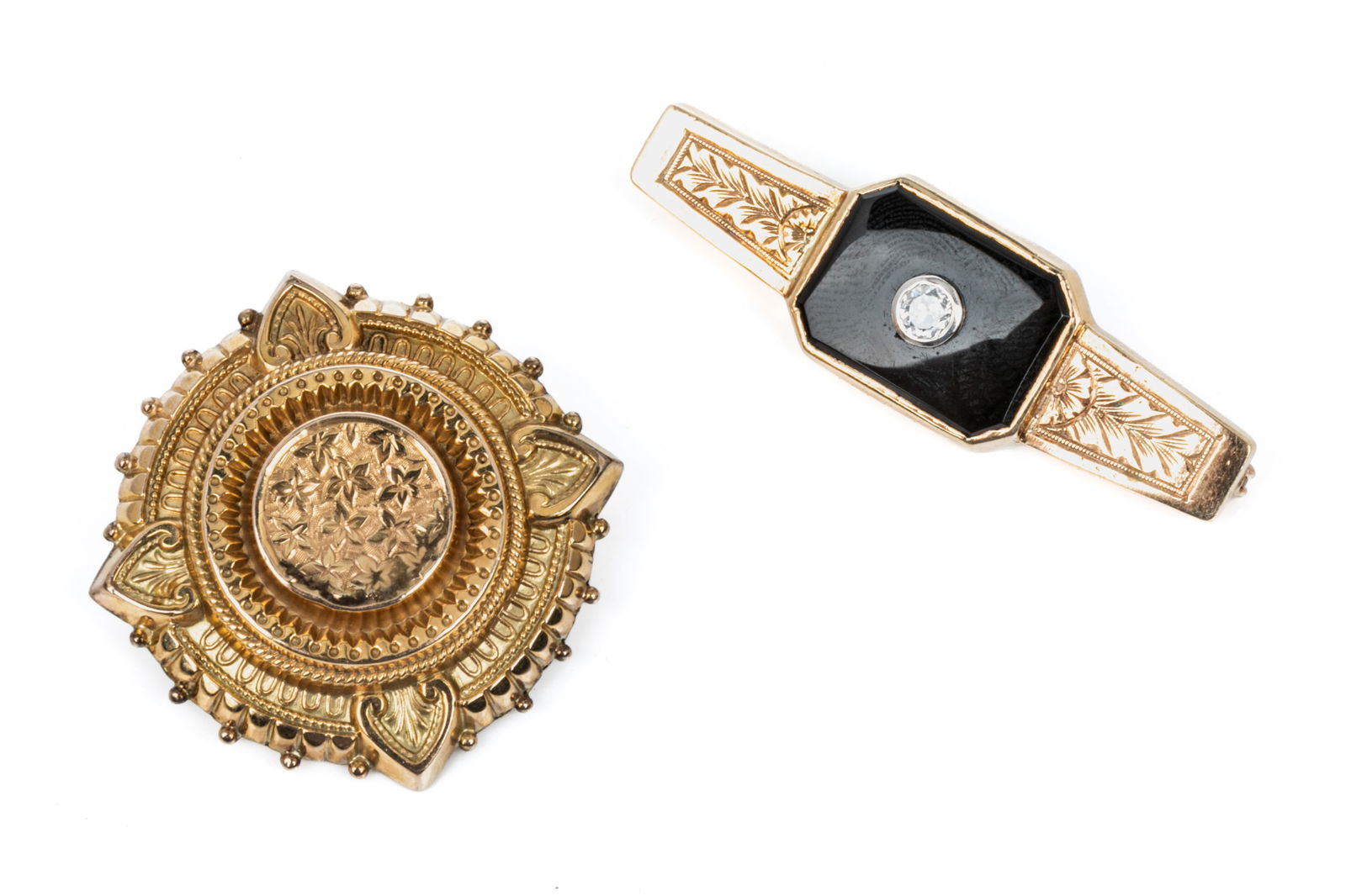 TWO ANTIQUE GOLD BROOCHES, 10g (1 of 3)