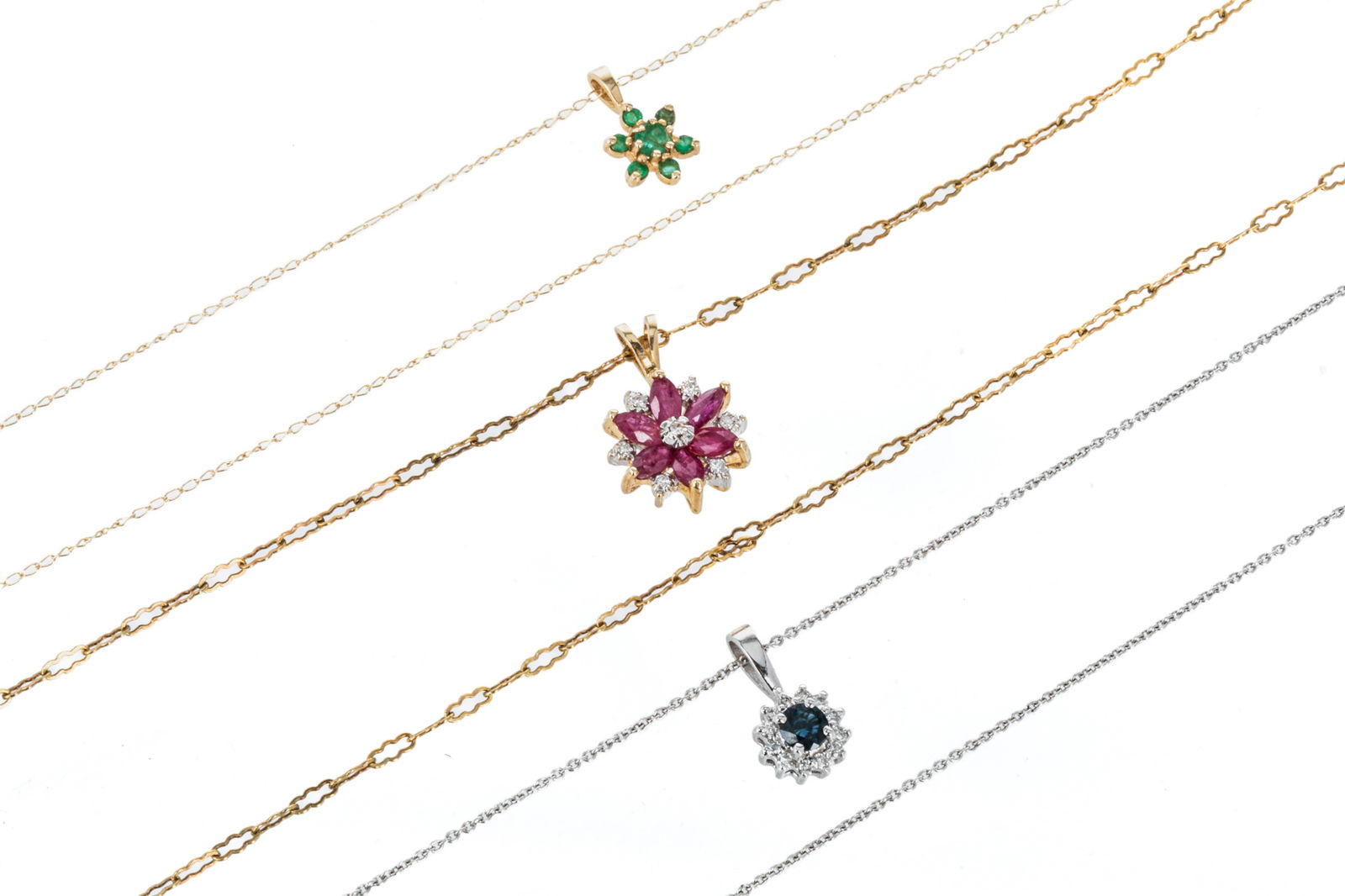 THREE GOLD CLUSTER PENDANTS ON GOLD CHAINS, 7g (1 of 4)