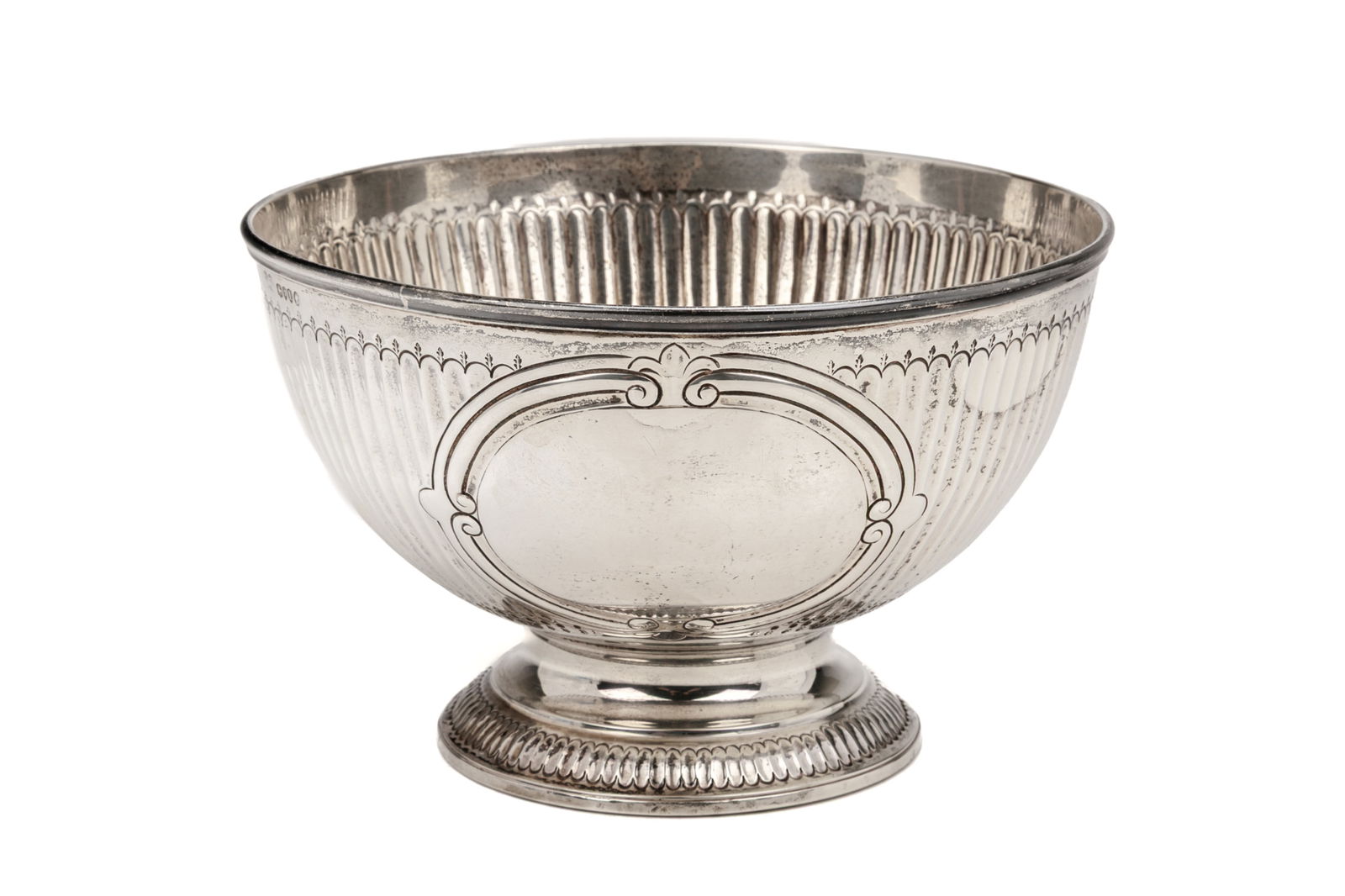 VICTORIAN SILVER BOWL, 552g: An English sterling silver bowl decorated with fluted bands around a large vacant cartouche. Marked for London, 1886, maker Frederick Elkington. Dia.: 19 cm (7 1/2 in.) 552g of weighable silver