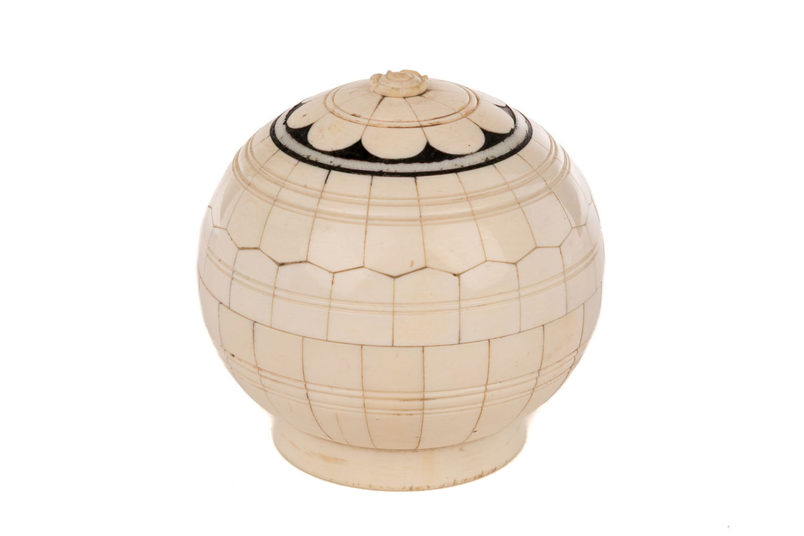 GEORGIAN CARVED STRING BALL (1 of 4)