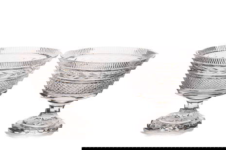PAIR OF WATERFORD 'GLANDORE' CENTREPIECE BOWLS: Two footed centrepiece bowls by Waterford in the 'Glandore' pattern. Both marked for Waterford to the underside. Irish, 20th C. H.: 20.5 cm (8 1/8 in.) Dia.: 25 cm (9 3/4 in.)