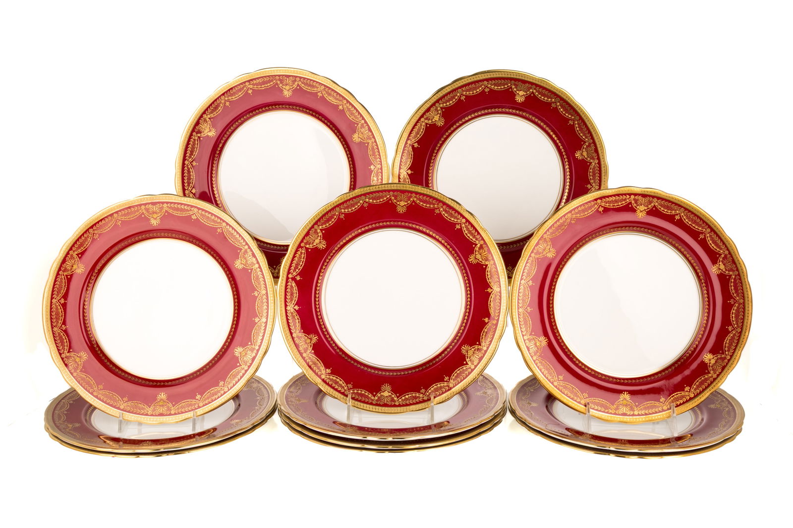 TWELVE AYNSLEY PORCELAIN PLATES: Group of twelve Aynsley porcelain dinner places in the '7321 Maroon' pattern. All marked for Aynsley in green to the underside. English, 20th C. Dia.: 26.5 cm (10 1/2 in.)