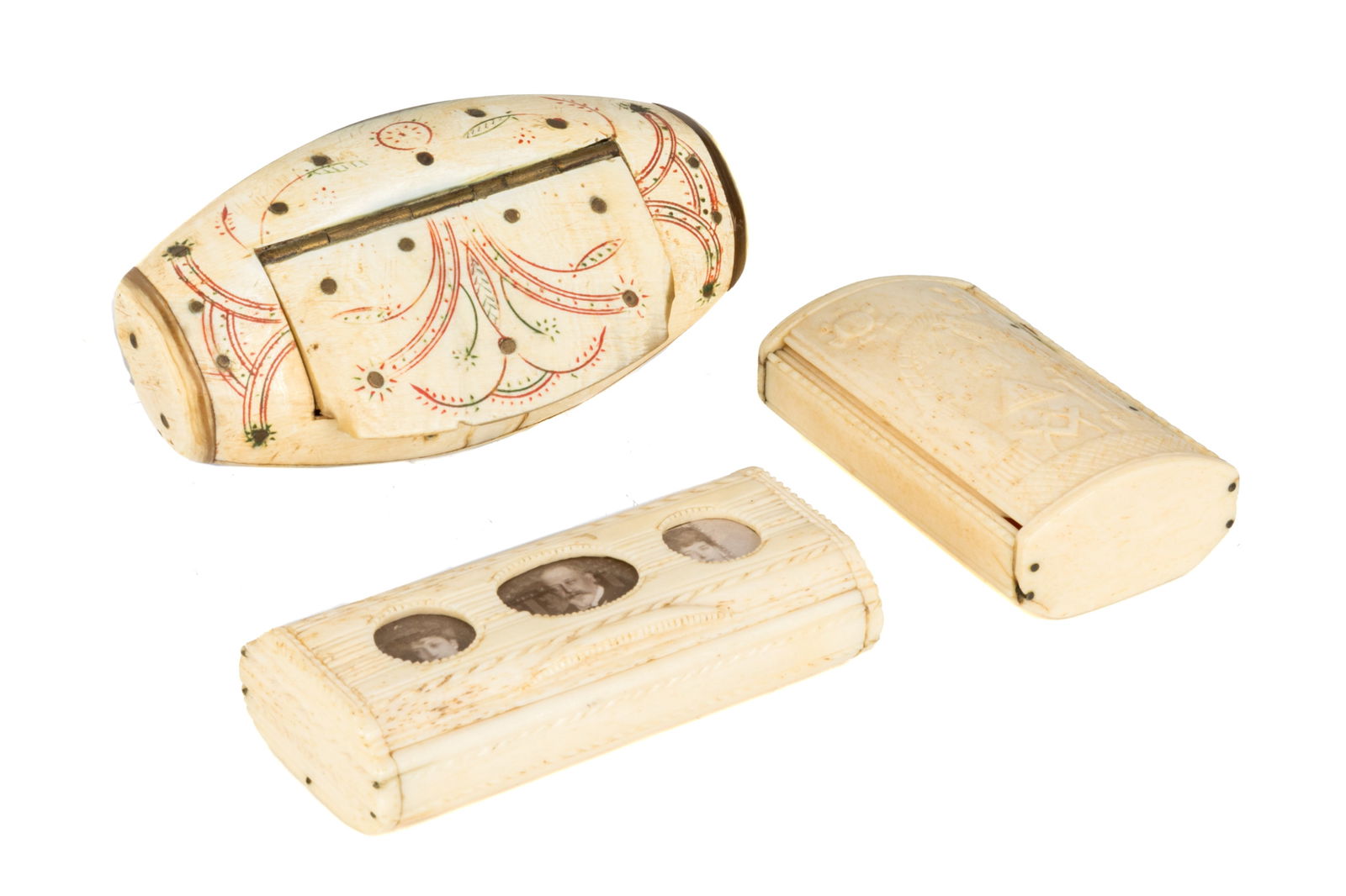 THREE PRISONER OF WAR SNUFF BOXES (1 of 7)