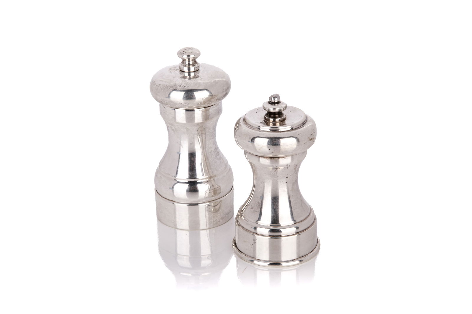 TWO ENGLISH SILVER PEPPER MILLS, 283g (1 of 9)