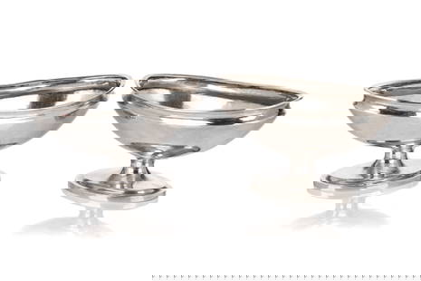 PAIR OF CHINESE EXPORT SILVER MASTER SALTS, 136g: Boat-shaped in the Georgian manner, marks in Chinese to base. W.: 10.8 cm (4 1/4 in.) 136g of silver