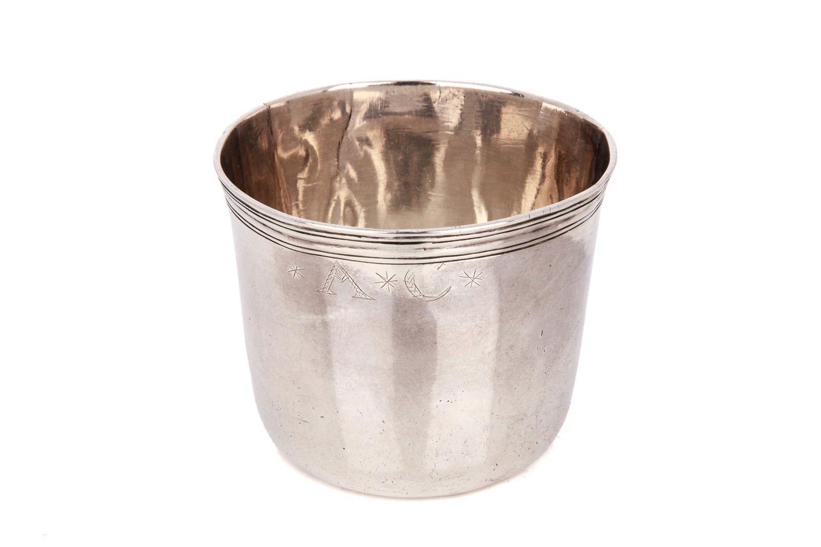 JACQUES GADOIS DIT MAUGER SILVER TUMBLER, 103.4g: Slightly tapering form cup with ribbed top, engraved period initials AC with stars, maker Jacques Gadois Dit Mauger, Quebec, Canada, early to mid 18th C. H 2 1/4" (5.5cm), Weight 103.4g