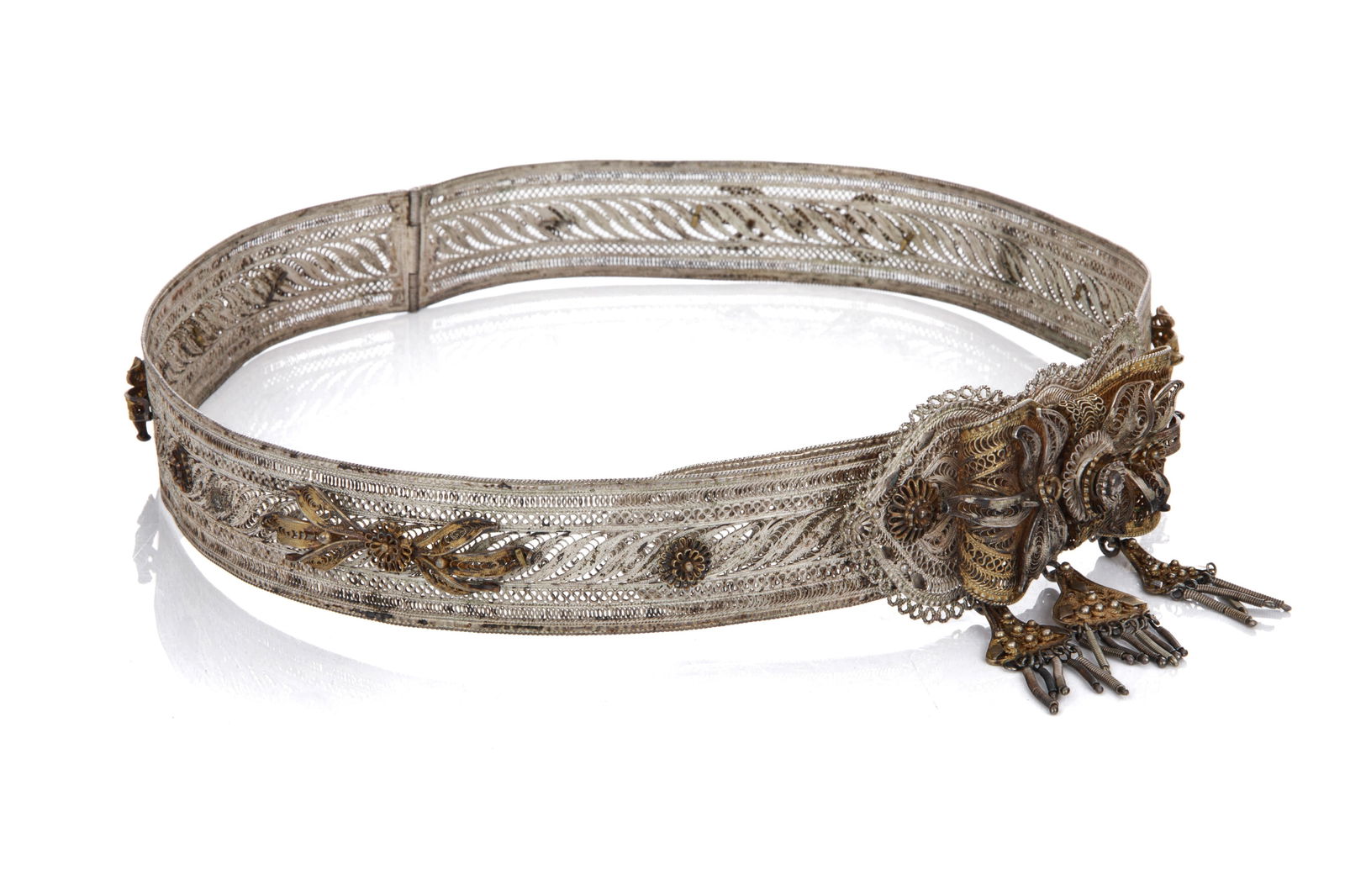 ANTIQUE SILVER FILIGREE BELT: Ornate filigree work with gilt vermeil accents in a fitted box with Russian label. Widest Dia to clasp: 28cm (11")