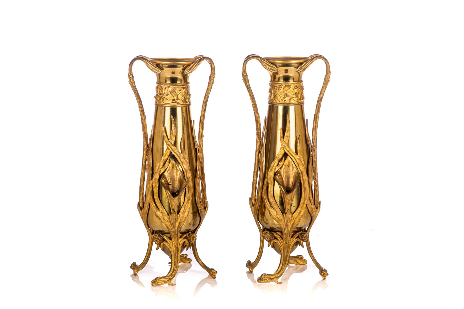 PAIR OF ART NOUVEAU POLISHED BRONZE VASES: Pair of gilt brass Art Nouveau vases with applied bronze lilies, naturalistic tendril handles and feet, and a foliate border across the top. Unknown origin, late 19th C. H.: 44.5 cm (17 1/2 in.)